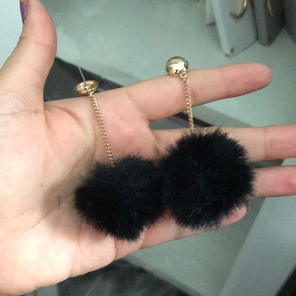 Zara pompom earrings - Picture 4 of 4